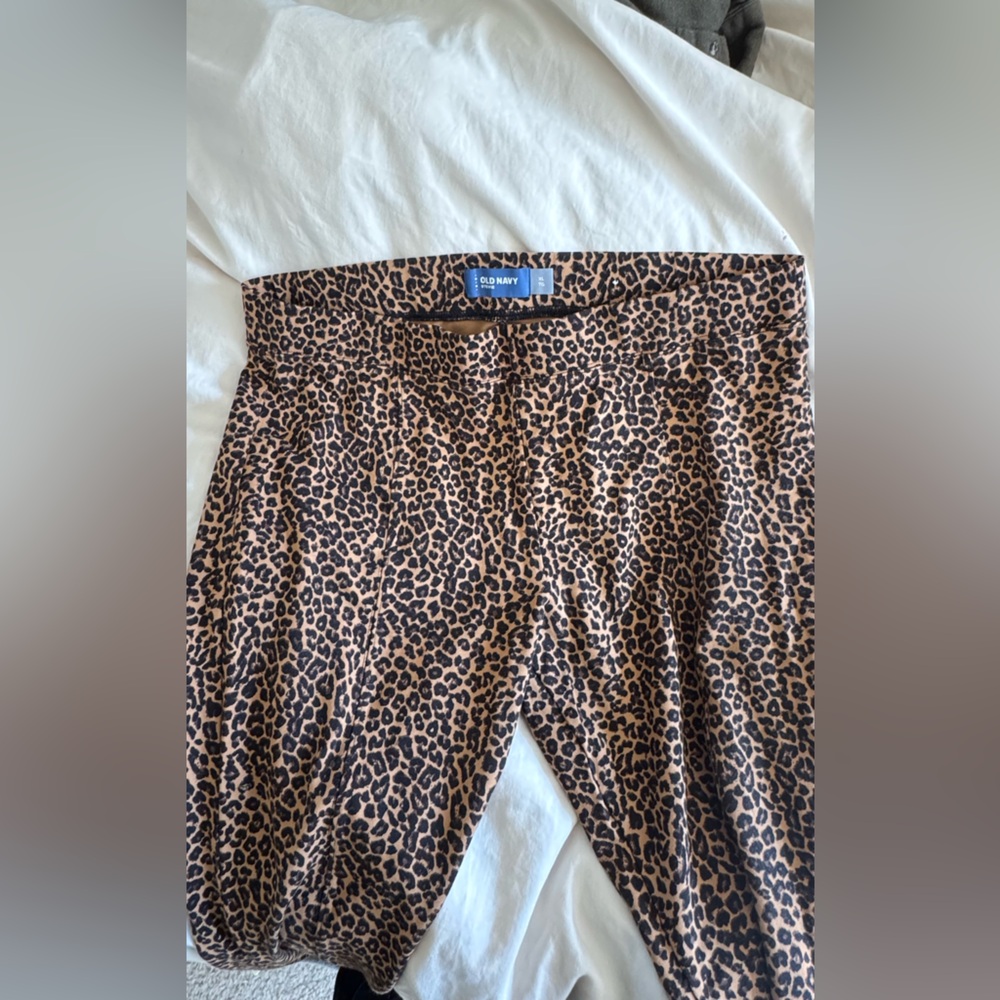 Old Navy Women's Stevie Suede Leopard Leggings - Picture 5 of 8